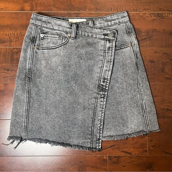FREE PEOPLE We The Free Denim Parker Wrap Jean Mini Skirt Sulphur Black Size 26 - Picture 5 of 12